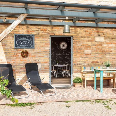 Hotel Borarium Vendeghazak - Zenit Haz Pazmand Exterior foto