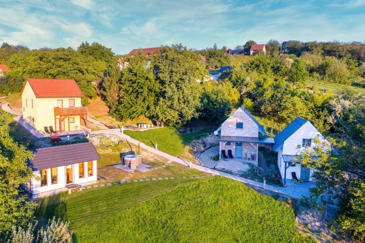 Hotel Borarium Vendeghazak - Zenit Haz Pazmand Exterior foto